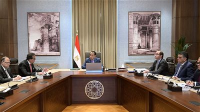 رئيس الوزراء يتابع توافر الأدوية والمستلزمات الطبية