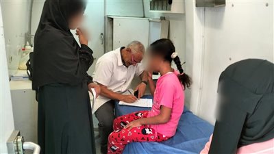 42 ألف مواطن يتلقون الخدمات الطبية المجانية بقوافل صحة سوهاج