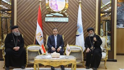 رئيس جامعة قنا يهني الرئيس بعيد الفطر ويستقبل وفدين من المهنئين 