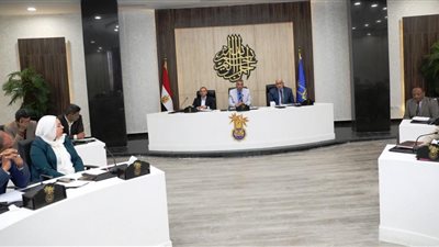 محافظ أسوان : تشكيل لجنة مركزية للبت فى طلبات ملف التقنين 