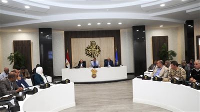 محافظ أسوان يشدد للإنتهاء من الحالات المخالفة المرصودة عبر منظومة المتغيرات المكانية