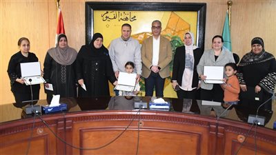 محافظ الفيوم يكرم الأمهات المثاليات بالديوان العام 