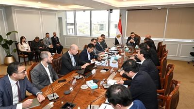 وزير الإسكان يتابع موقف منطقة الأعمال المركزية بالعاصمة الإدارية الجديدة