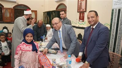 رئيس جهاز مدينة سوهاج الجديدة يكرم حفظة القرآن الكريم