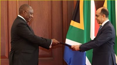 السفير المصري يقدم أوراق اعتماده إلى رئيس جمهورية جنوب أفريقيا