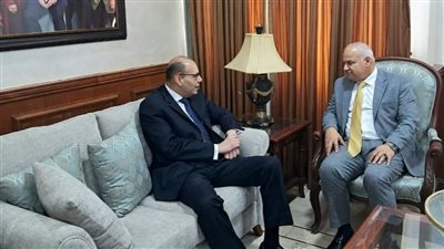 السفير المصري في عمّان يلتقي وزير العمل الأردني