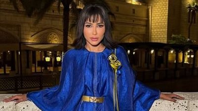 مهيرة عبدالعزيز تتألق بالريش الناعم 