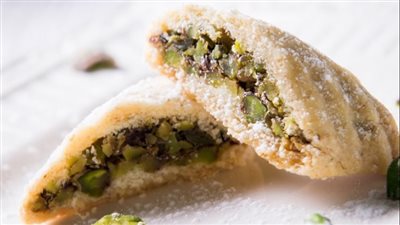 جددي سفرتك وحضري كحك بحشوة الفستق للعيدما 