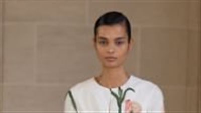 تألقي في العيد بفساتين الورود الزاهية بصيحة 2025