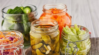 فوائد مذهلة للأطعمة المخمرة.. تعرف عليها