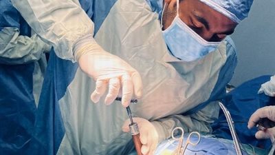 نجاح أول جراحة لإصلاح اعوجاج بالعمود الفقرى بمستشفى تمى الأمديد