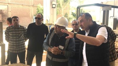وزير قطاع الأعمال في زيارة مفاجئة للنصر للأسمدة بالسويس