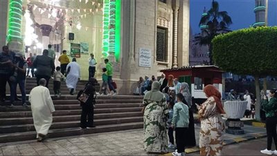توافد المصلين لمساجد الإسكندرية لأداء صلاة عيد الفطر المبارك 