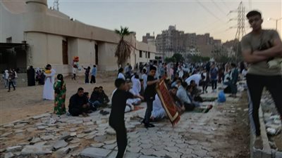 مئات الآلاف يؤدون صلاة العيد في ساحات الفيوم.. والخطباء: يوم الجائزة 
