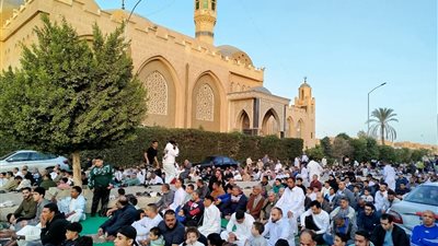 صلاة العيد من مسجد عبدالله بن داود (الفنان حسن يوسف) في 6 أكتوبر