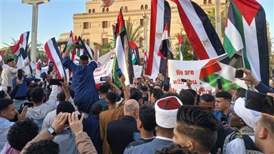 الآلاف  المصلين بصلاة عيد الفطر المبارك بمسجد الحسين