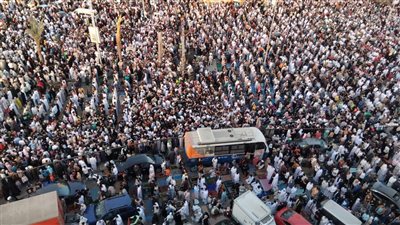 إقبال كثيف بصلاة عيد الفطر في مسجد الحصري بمدينة السادس من أكتوبر