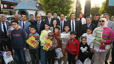  محافظ البحيرة تستقبل المصلين وتهنئهم بالعيد.. صور