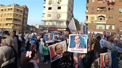 بتوزيع الهدايا.. أهالي أسوان يحتفلون بعيد الفطر المبارك 