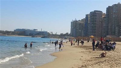 إقبال ضعيف بشواطئ الإسكندرية ثاني أيام عيد الفطر المبارك بسبب 