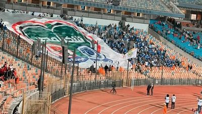 جماهير الهلال السوداني ترفع لافتة شكر لمصر قبل مواجهة الأهلي