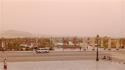 محافظ أسوان: الجهات المختصة تغلق حركة الملاحة النهرية لحين تحسن الأحوال الجوية 