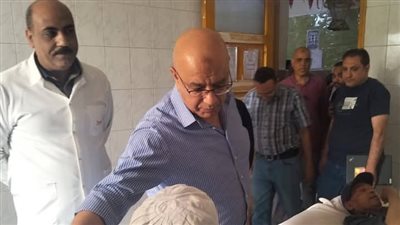 وكيل صحة قنا يتفقد مستشفي دشنا المركزي ويوجه بصرف مكافأة للمتواجدين