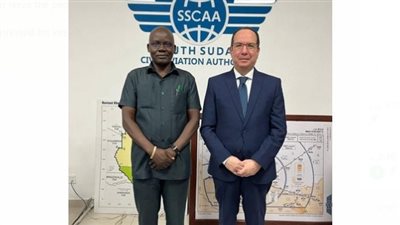 سفير مصر في جوبا يلتقي برئيس سلطة الطيران المدني