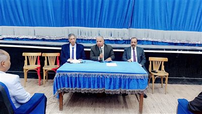 تعليم الفيوم تبحث وضع آليات انضباط وانتظام العملية التعليمية بالمدارس 