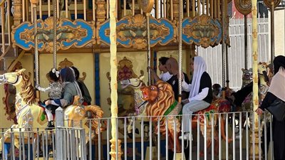 الحديقة الدولية ترسم البهجة على وجوه الزوار في ثالث أيام العيد  