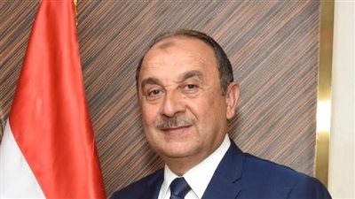 استجابة للوفد.. وزير قطاع الأعمال يتابع موقف مشروع المحطة الشمسية بنجع حمادي 