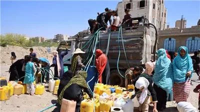 50 ألف يمني بلا ماء في الحديدة بسبب الغارات الأمريكية 