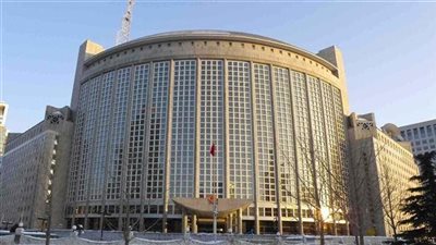 الخارجية الصينية: بكين ستواصل تمكين التنمية من خلال الطاقة الخضراء