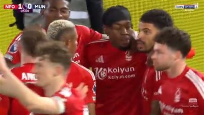 نوتنجهام يتقدم على مانشستر يونايتد بهدف في الشوط الأول