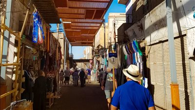 انطلاق مشروع تطوير وإعادة تأهيل سقيفة شارع البازارات السياحية بالأقصر