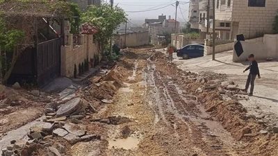 جرافات الاحتلال تُجرف شوارع ضاحية في طولكرم