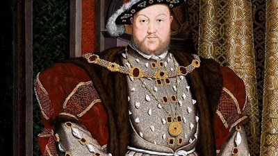 أسرار اللمسة الملكية.. استخدمتها العائلة المالكة البريطانية لعلاج الفلاحين