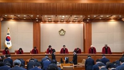 عزل رئيس كوريا عيون سيوك-يول وإقالته من منصبه