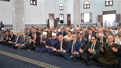 رئيس جامعة القاهرة يشارك في احتفالات العيد القومي لمحافظة الجيزة