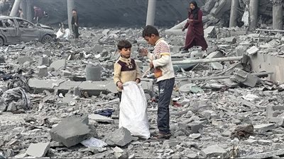 “حول اللقطة الملونة إلى لوحة يكسوها الدم الأحمر