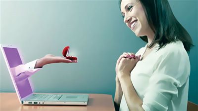 الزواج الرقمى .. أفراح بلا ضيوف و مستقبل محفوف بالمخاطر