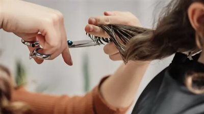 متى تحتاجين إلى قص شعرك؟ كل ما يجب أن تعرفيه للحفاظ على صحة الشعر