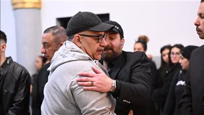 عزاء زوجة نضال الشافعي بحضور نجوم الفن.. صور 