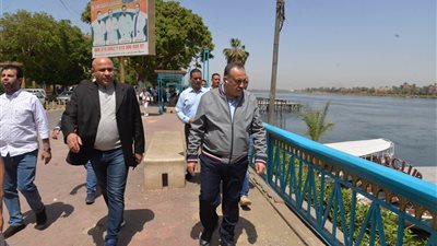 محافظ أسيوط يتفقد أعمال تطوير كورنيش النيل 