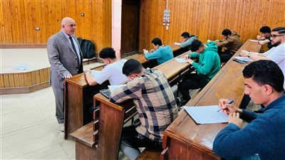 رئيس جامعة الدلتا التكنولوجية يتفقد امتحانات 