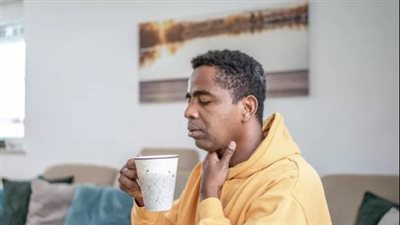 عوامل لا تعرفها تسبب الشعور بألم البلع.. وطرق منزلية للعلاج 