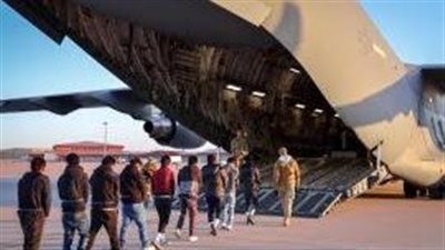 المحكمة العليا الأمريكية تسمح لترامب بمواصلة عمليات الترحيل.. تفاصيل 