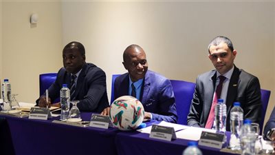 الزمالك بزيه التقليدي أمام ستيلينبوش الجنوب أفريقي