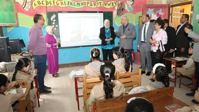 مناظرة طلابية حول السوشيال ميديا في مكتبة مدرسة ابتدائية بمركز ببا ببنى سويف