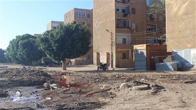 مياه المجاري تحاصر نزلة باسوس بالقليوبية.. والأهالي يطالبون بالصرف الصحي 